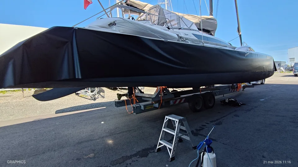 Protection PPF BODYFENCE noir satin sur Dragonfly 36 · Photo WRAPS BOAT