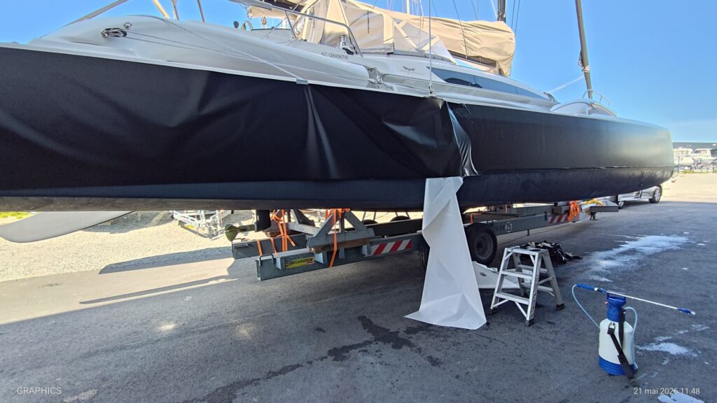 Dragonfly 36 protégé par PPF BODYFENCE noir satin à Noirmoutier · Réalisation WRAPS BOAT
